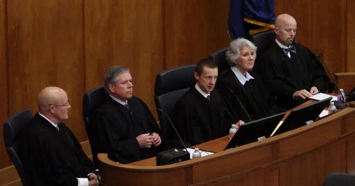 Şimali Dakota məhkəməsi abort qadağasını bərpa etdi