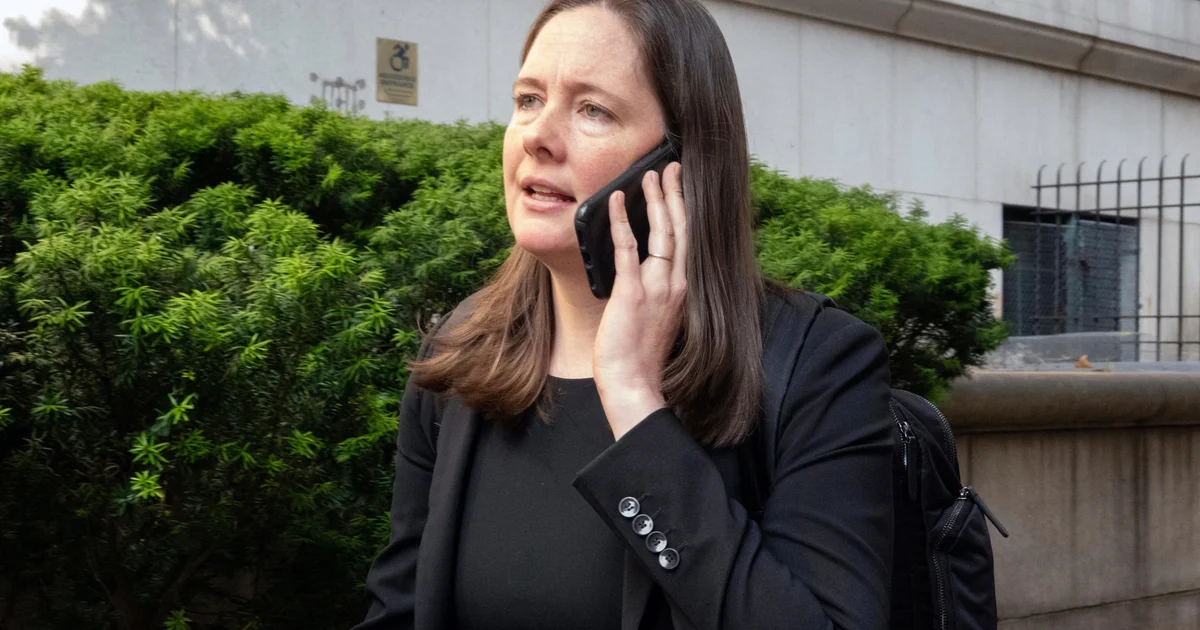 Ədliyyə Nazirliyi Maurene Comey'in işdən çıxarılması ilə bağlı iddiasının rədd edilməsini istəyir