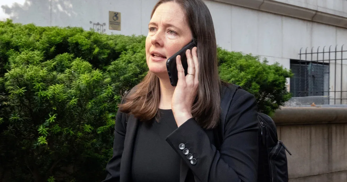 Ədliyyə Nazirliyi Maurene Comey'in işdən çıxarılması ilə bağlı iddiasının rədd edilməsini istəyir