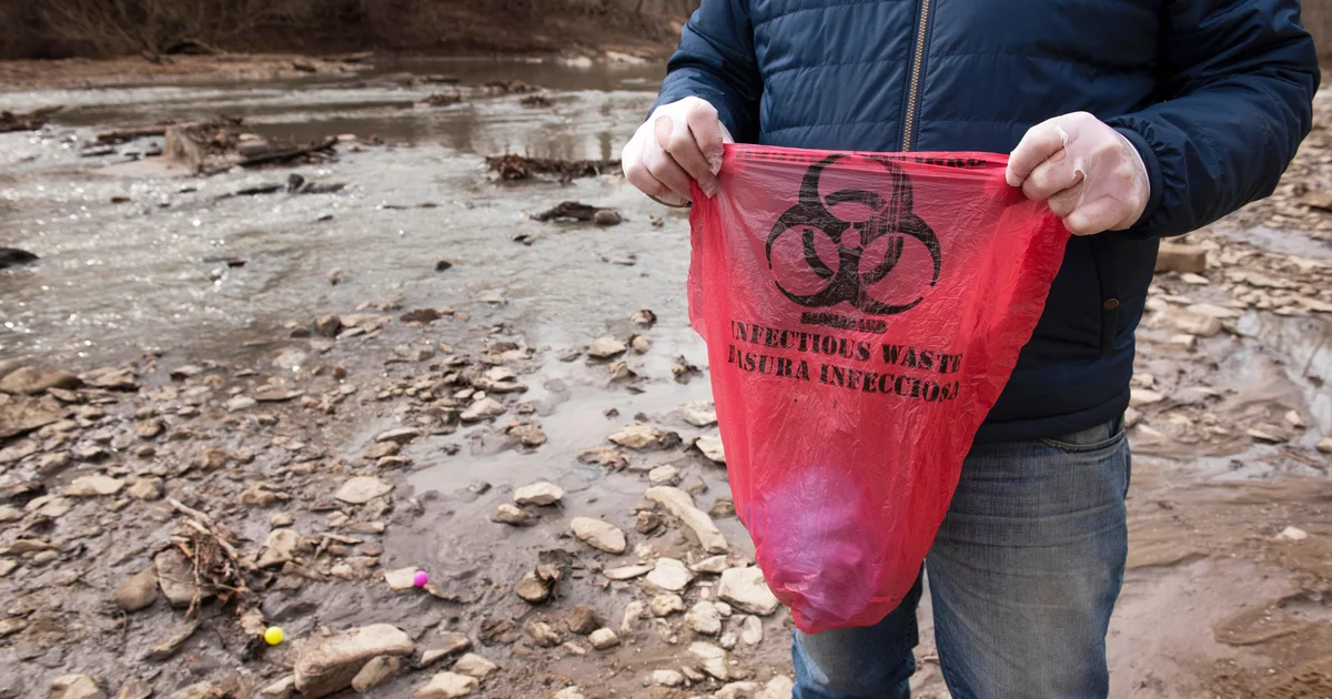 Tramp kanalizasiya probleminə görə Merilend, Vaşinqton və Virciniyanı günahlandırdı, "nəzakətlə" kömək təklif etdi