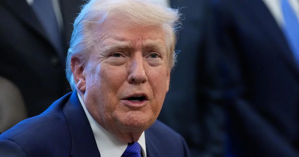 Trump 100 yaşlı pilotu Sovet təyyarələri ilə gizli döyüşə görə mükafatlandırır