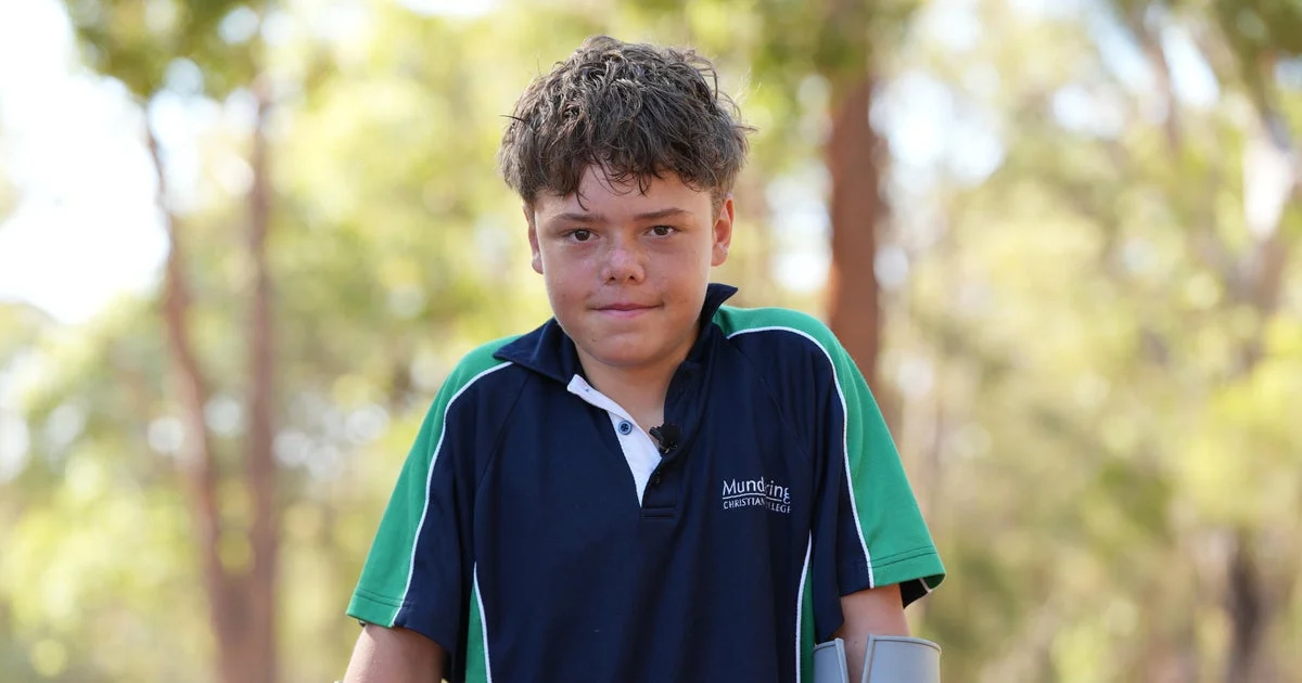 Super oğlan: Dənizdəki ailəsini xilas etmək üçün 4 km üzdü