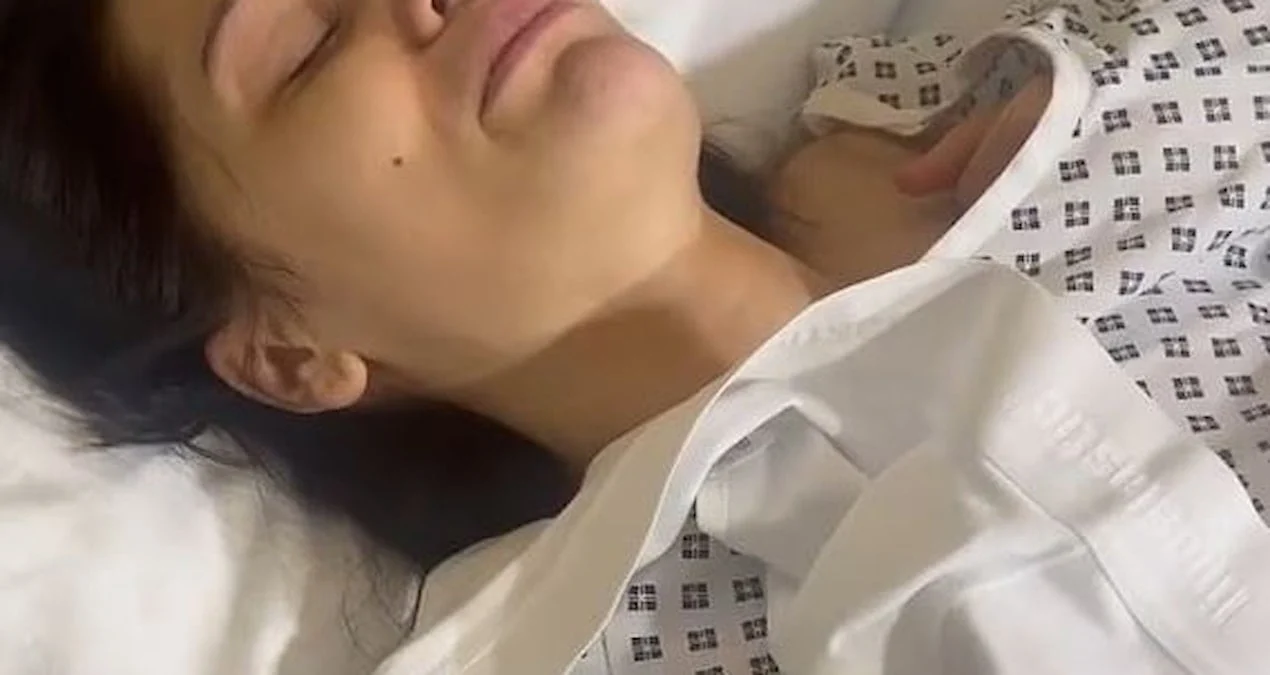 Məşhur müğənni şiddətli ağrılarla xəstəxanaya yerləşdirildi