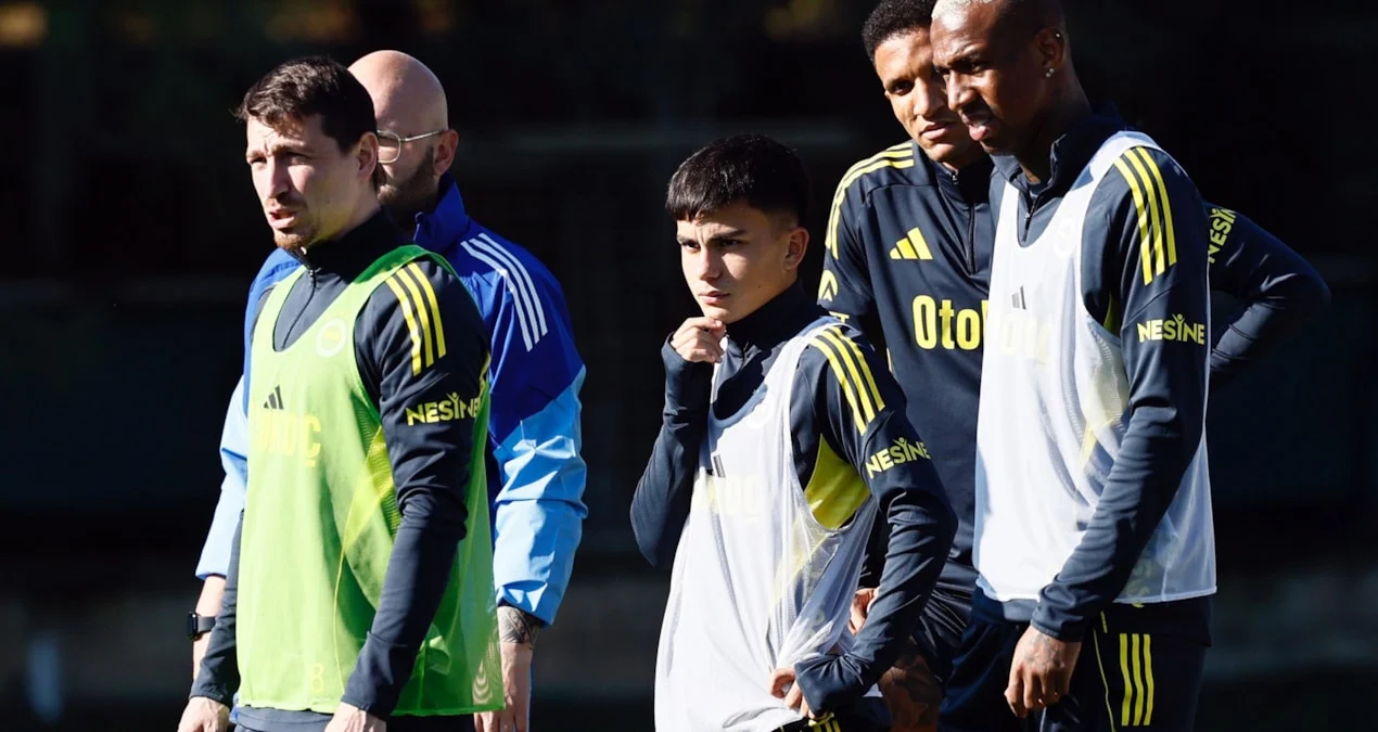 Futbolçu "Qalatasaray"dan "Fənərbaxça"ya keçdi