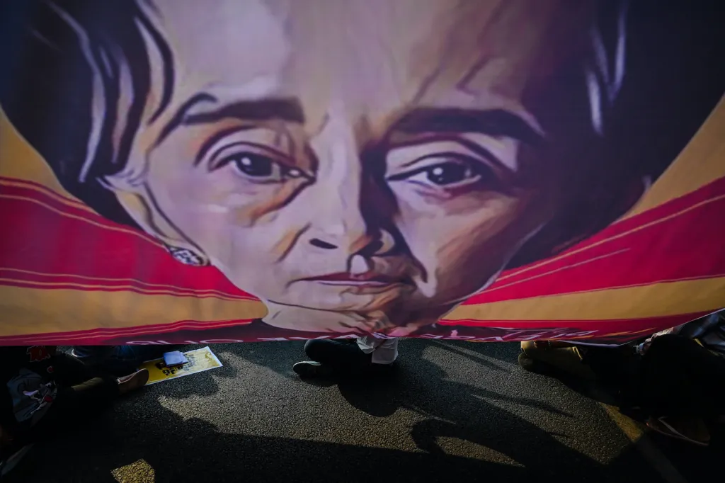 Su Çinin ev dustaqlığı Myanmanın azadlığını təmin etmir.