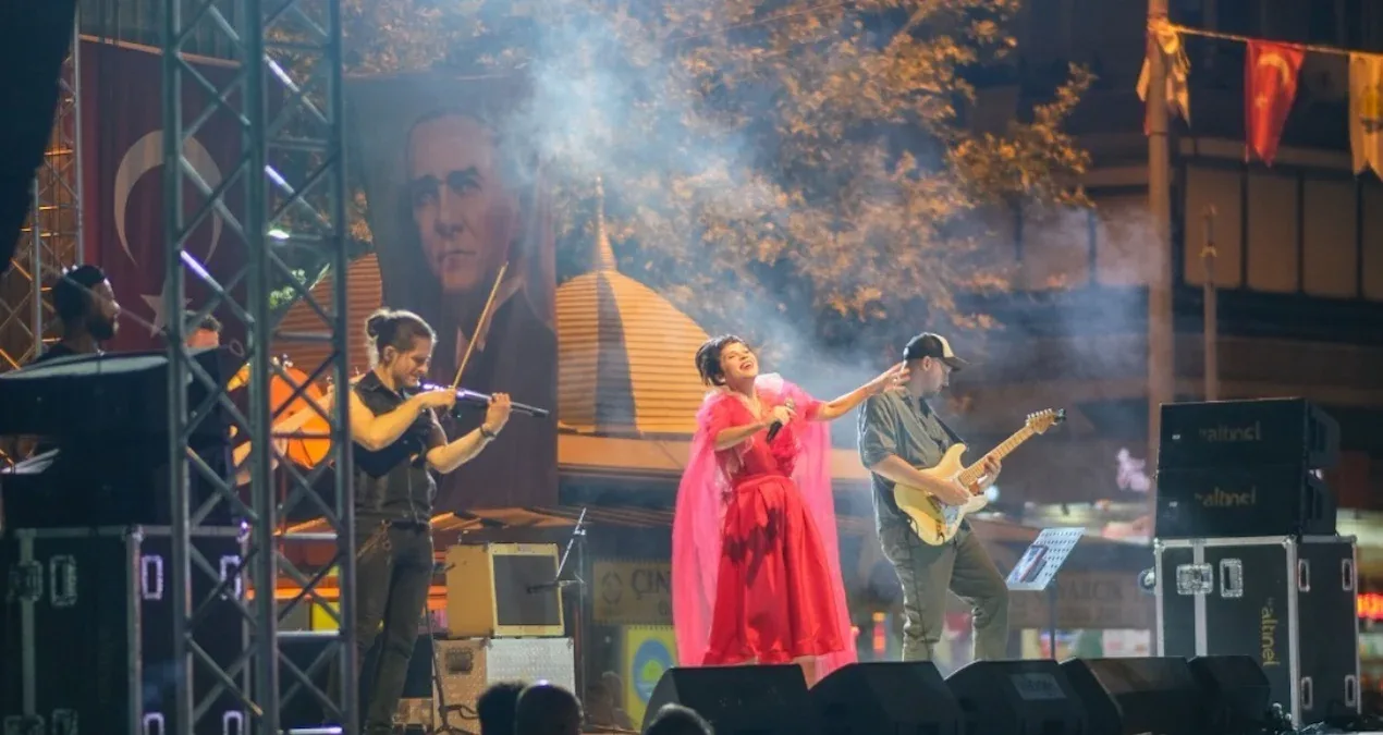 Məşhur müğənni lağlara dözməyərək xəstəliyini açıqladı