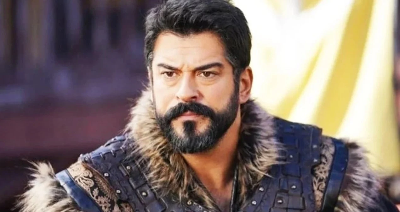 Burak Özçiviti Mert Yazıcıoğlu əvəzlədi