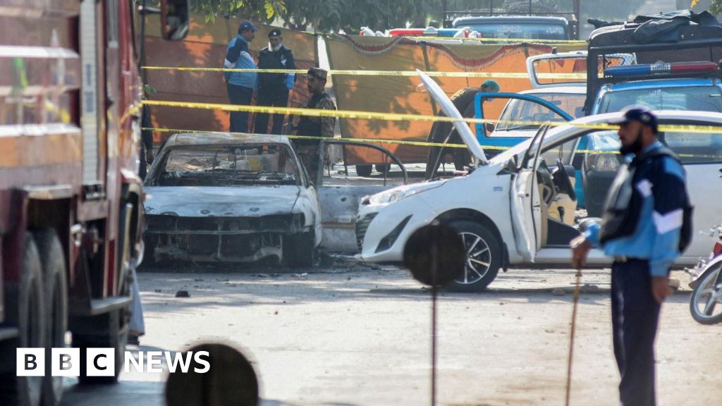 Pakistan naziri: İslamabadda intiharçı partlayışında 12 nəfər həlak olub