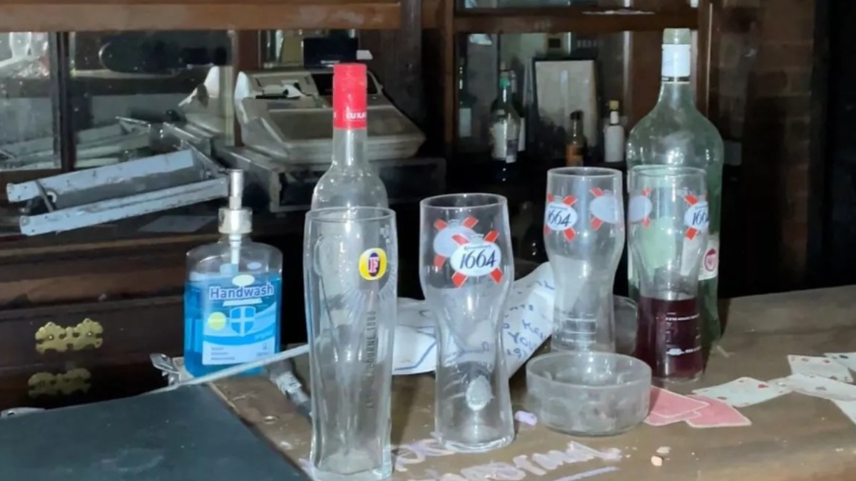 Tərk edilmiş barda 20 il sonra inanılmaz tapıntı