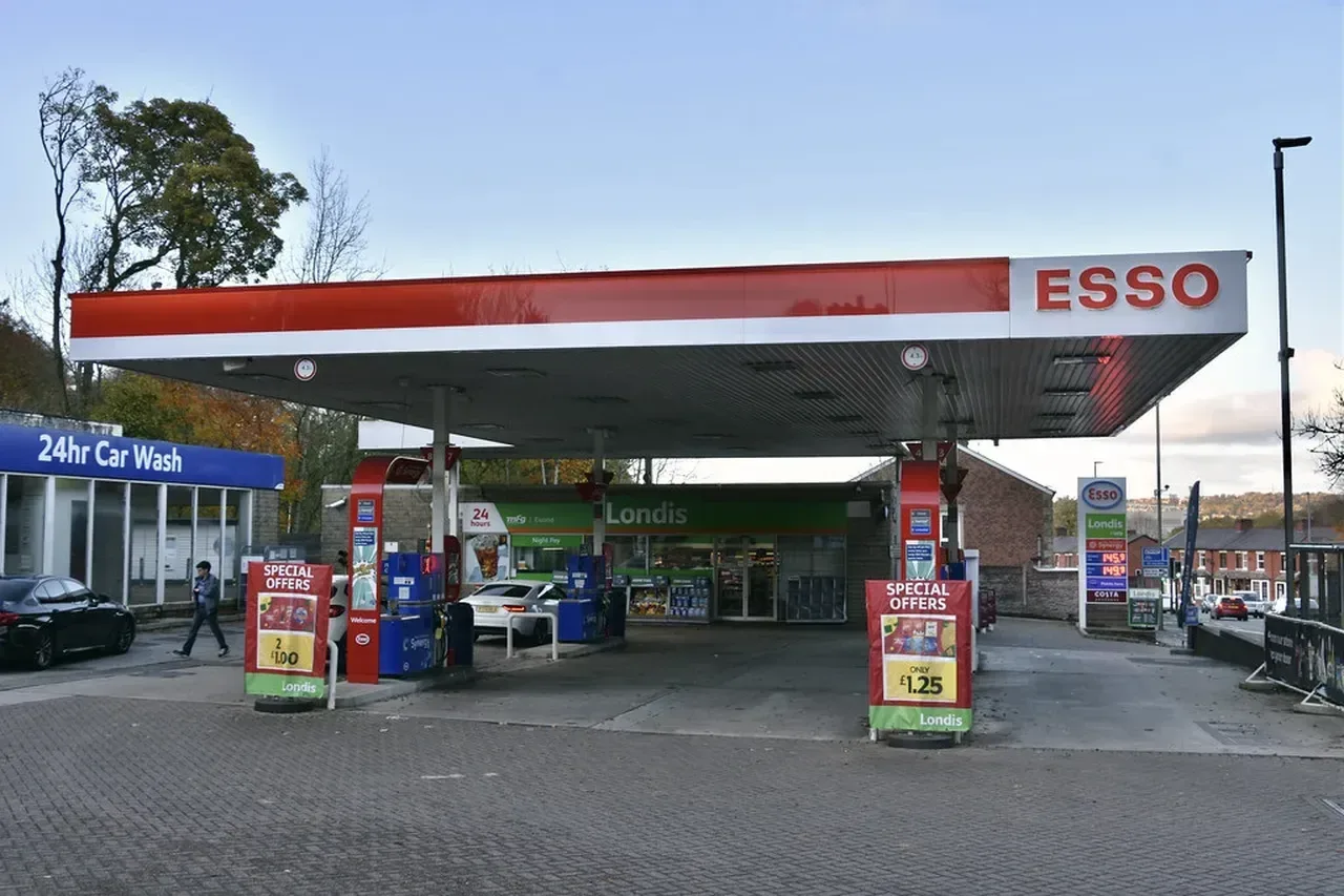 Nəğd ödəniş edən şəxs 9 aydır maşınına benzin ala bilmir: Həyatı kabusa döndü