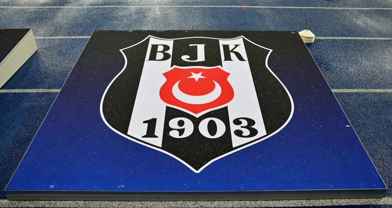 Beşiktaş Səadettin Saranı təbrik etdi