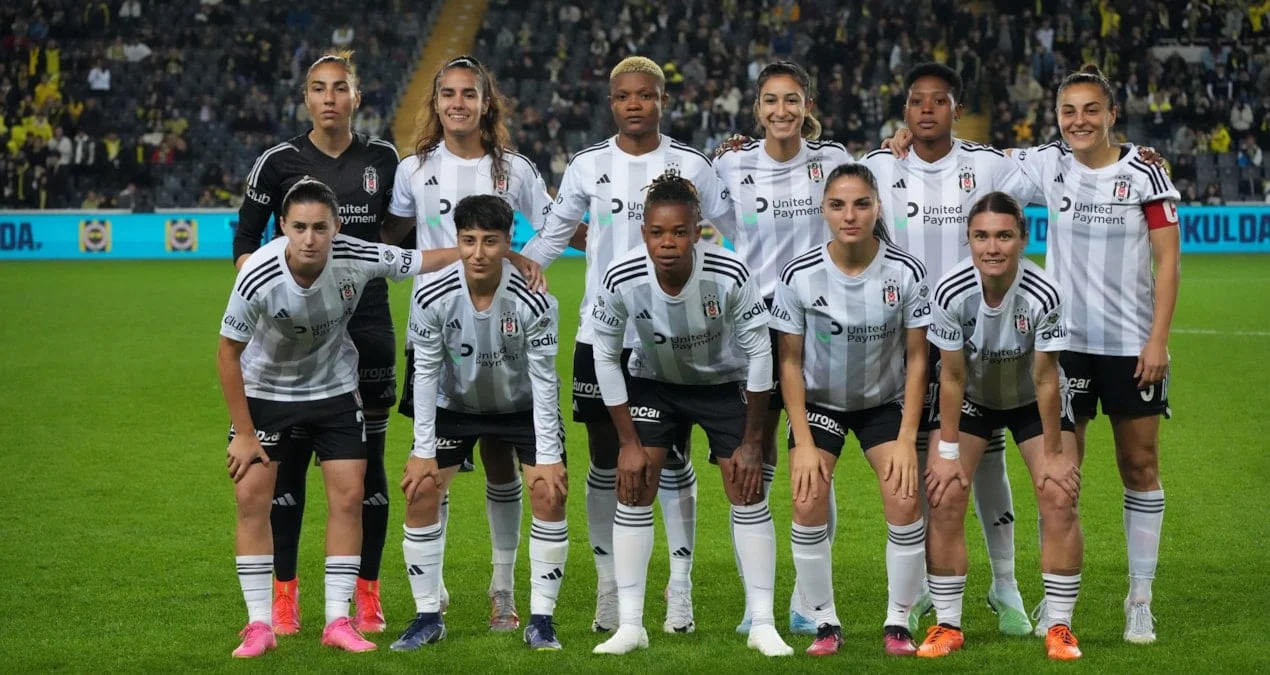 Beşiktaş səkkiz oyunçu ilə müqavilə imzaladı