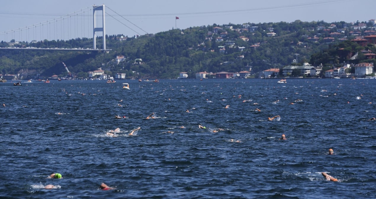 Boğaziçi qitələr arası üzgüçülük yarışı başa çatdı