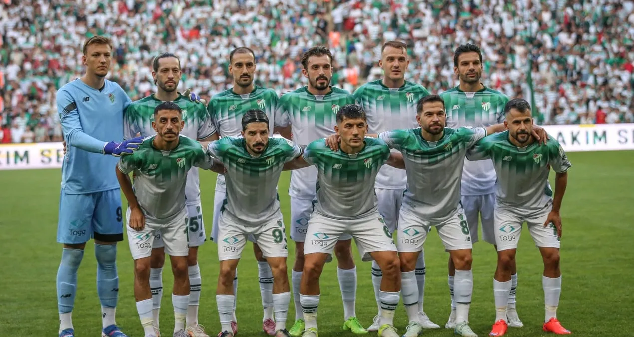 Bursaspor rəqibi darmadağın etdi