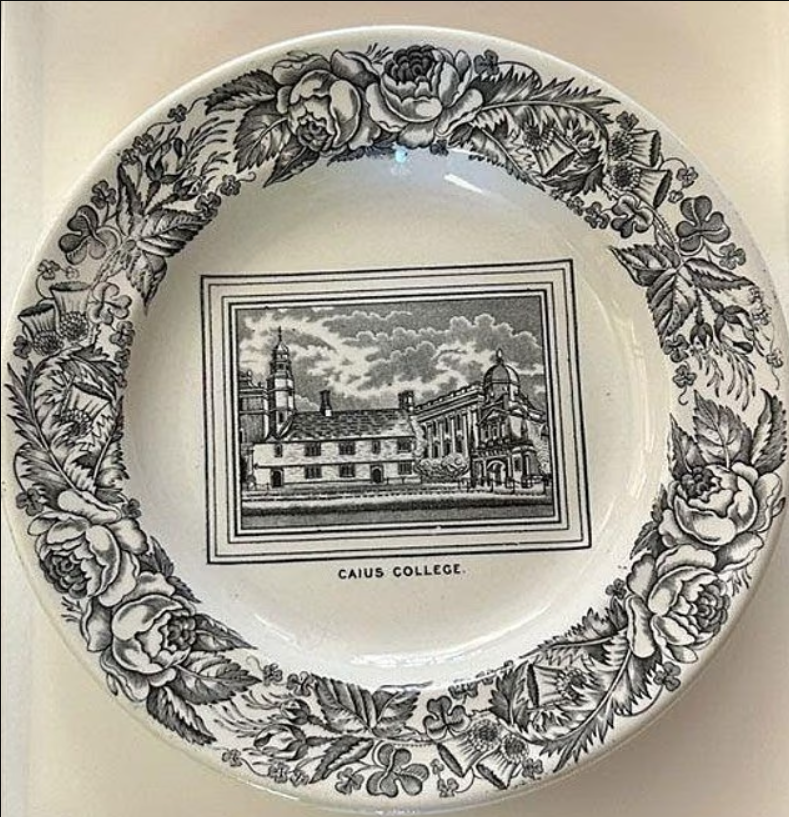 115 illik intizar bitdi Oğurlanan əşya universitetə qayıtdı