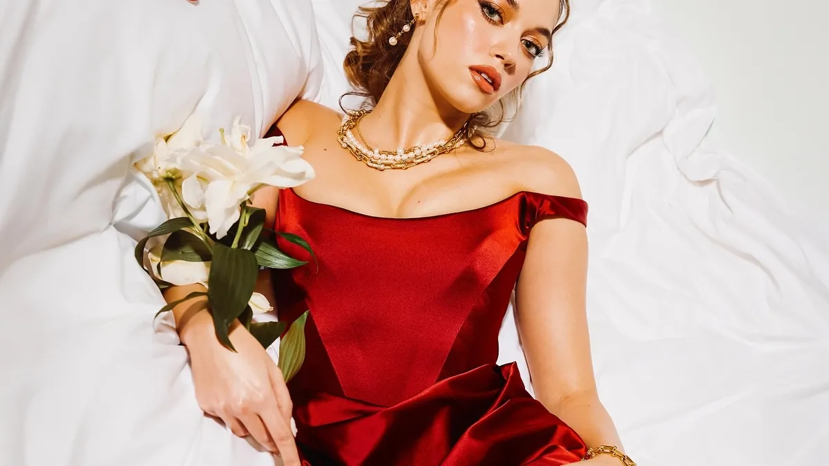 Ceren Arslan Afra Saraçoğluna tərif yağdırdı: "Onun kimi uğurlu olmaq istəyirəm"