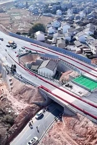 Milyonları heçə sayan qocanın evinə axın