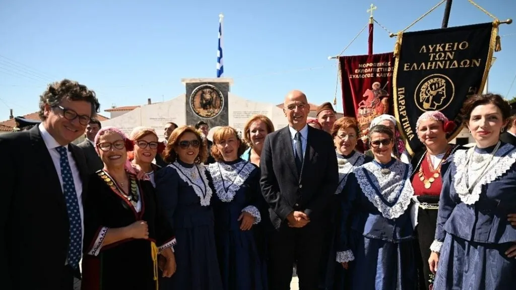 Yunan nazir Türkiyə sərhədi yaxınlığında abidə açdı