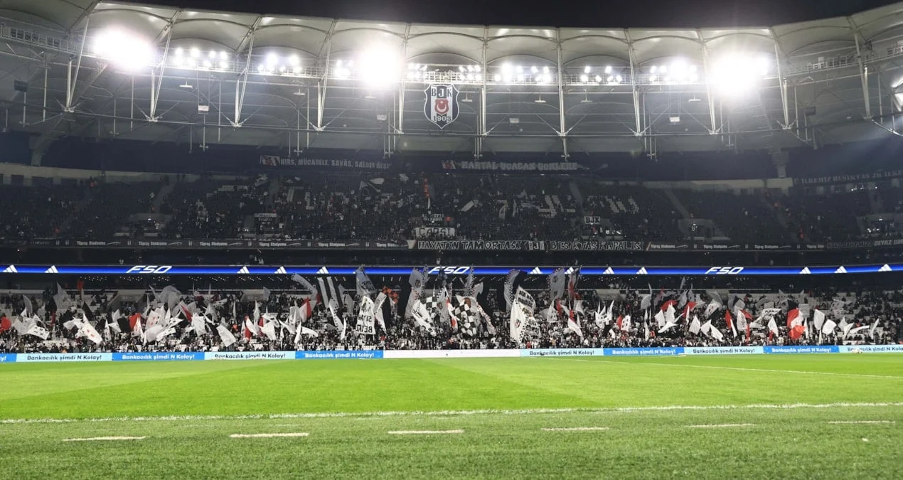İlk rəsmi oyunda etiraz aksiyası keçirilib