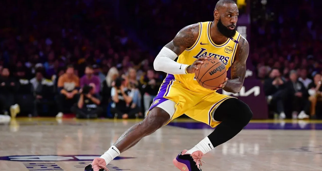 LeBron James rekord qırdı, Lakers asan qələbə qazandı