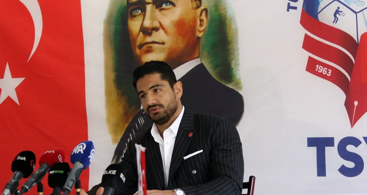 Taha Akgül yas içindədir