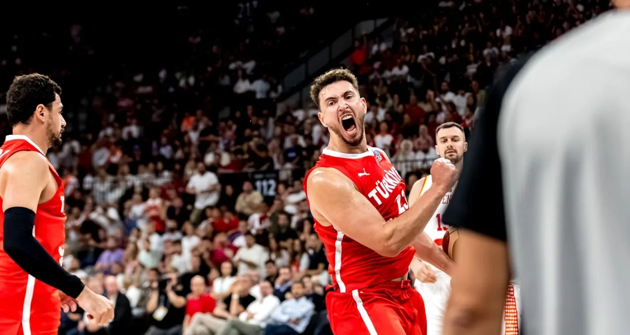 12 Dev Adam dünya reytinqində irəlilədi