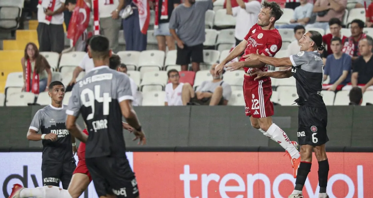 Antalyaspor son dəqiqələrdə məğlub oldu