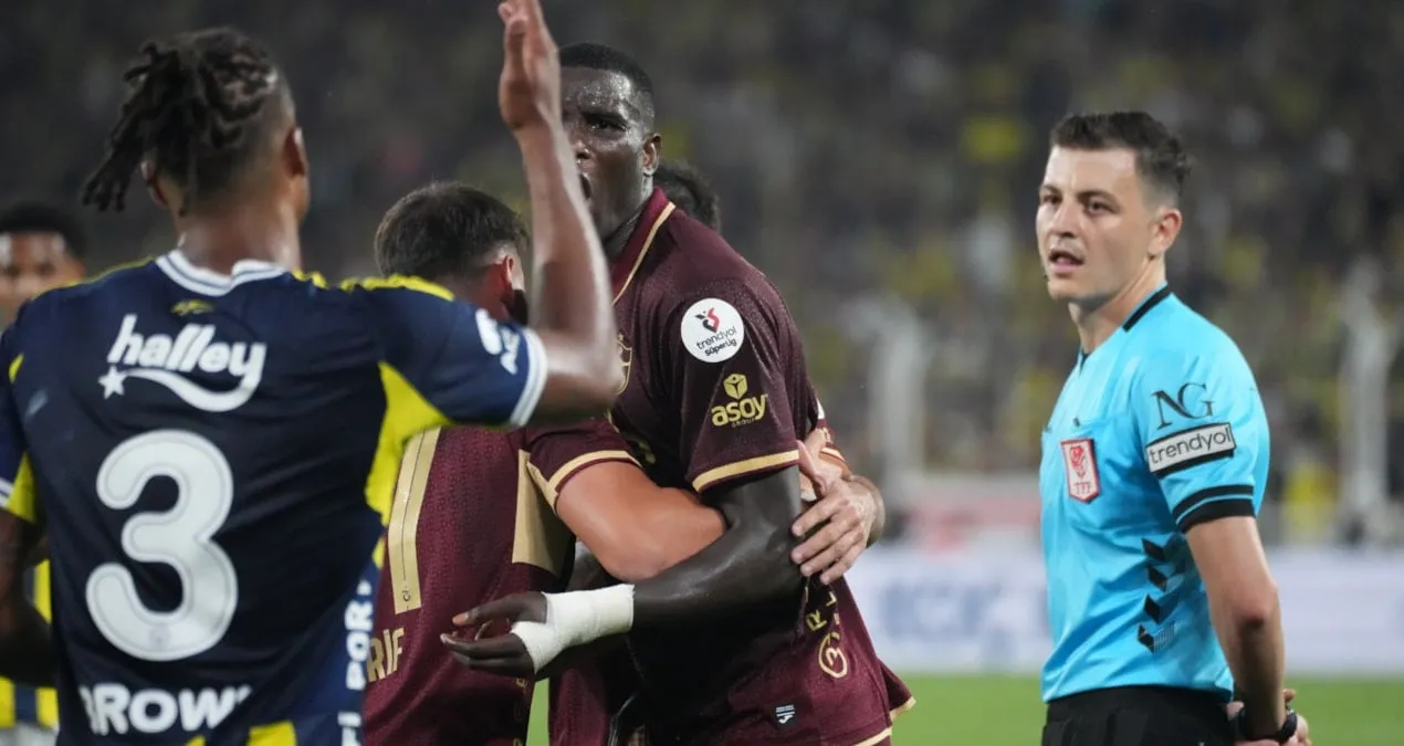 "Fənərbaxça-Trabzonspor matçının VAR qeydləri yayımlandı"
