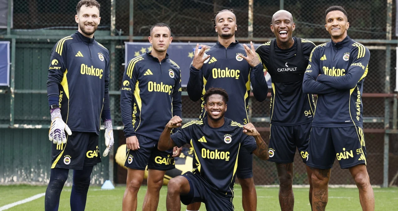 Fenerbahçe oyunçusu komandada qaldı
