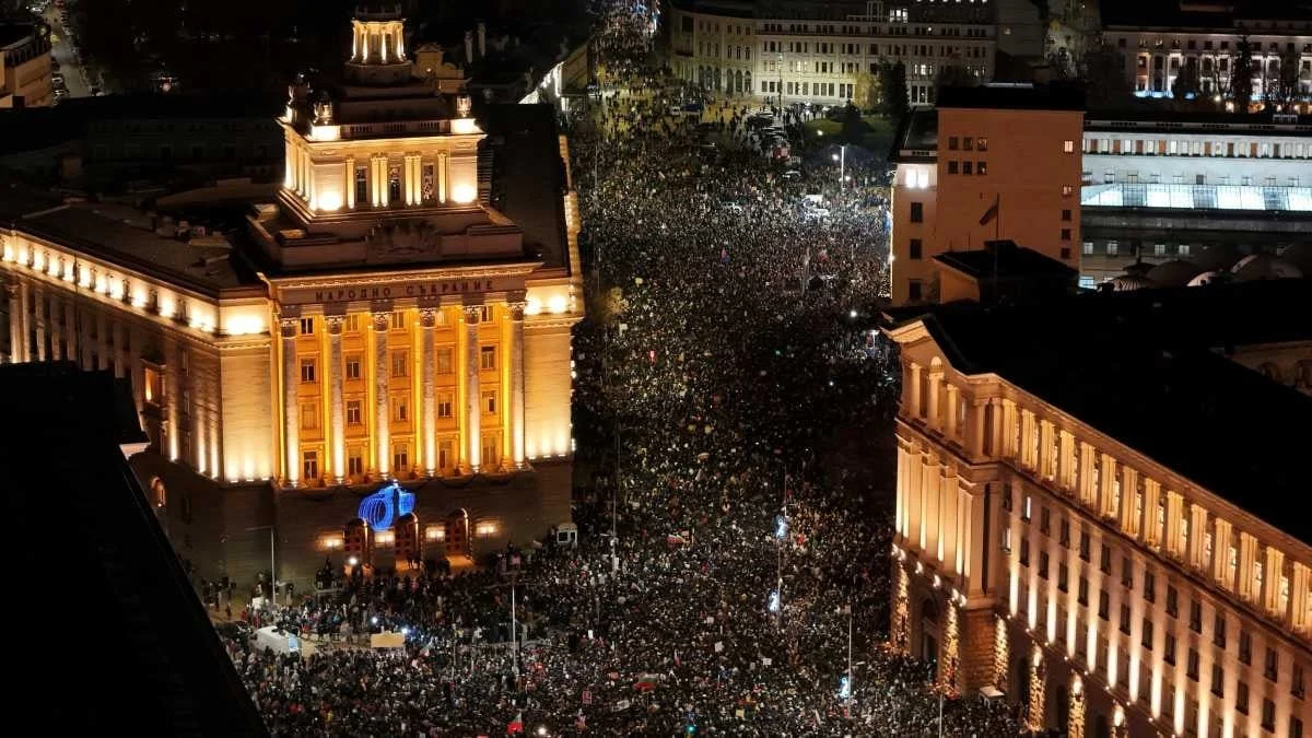 Bolqarıstanda on minlər küçəyə çıxdı, qərar geri götürüldü