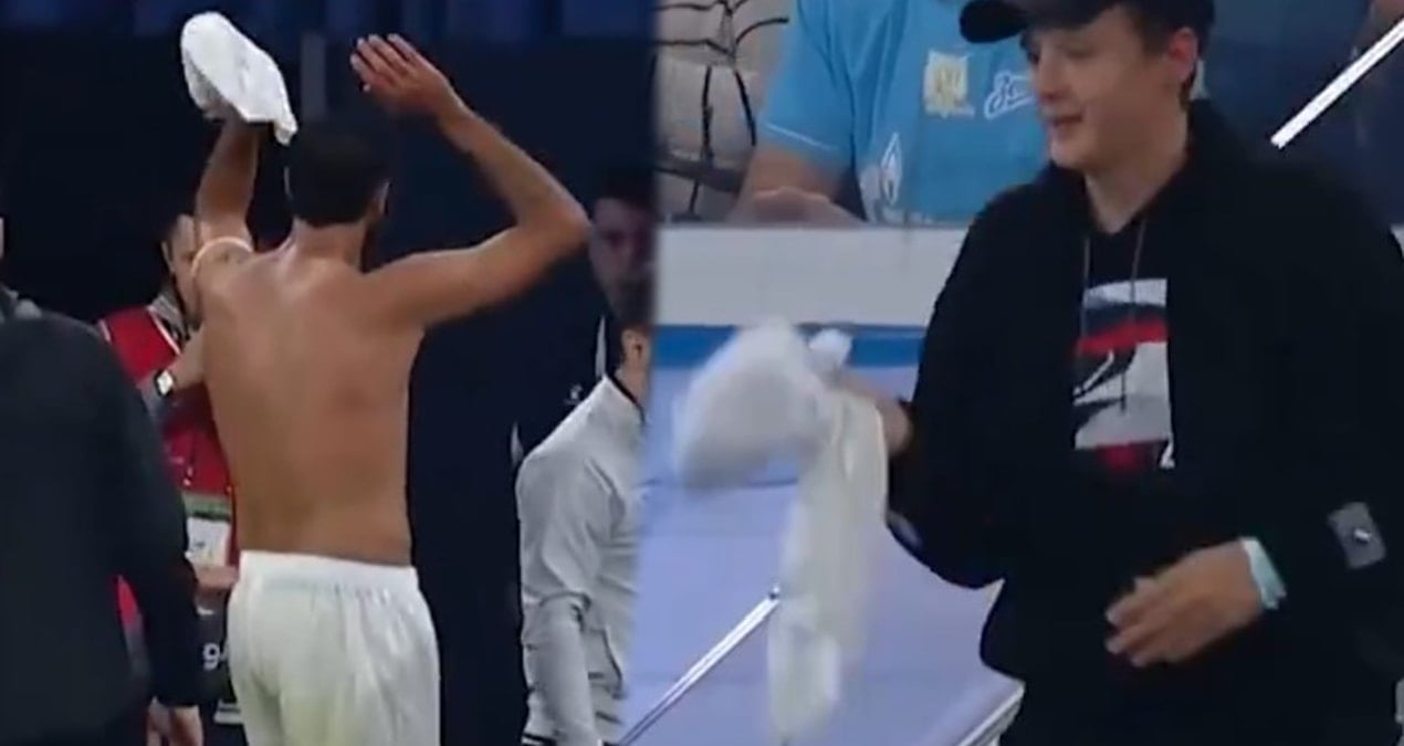 Qırmızı kart alan futbolçu formasını tribunaya atdı