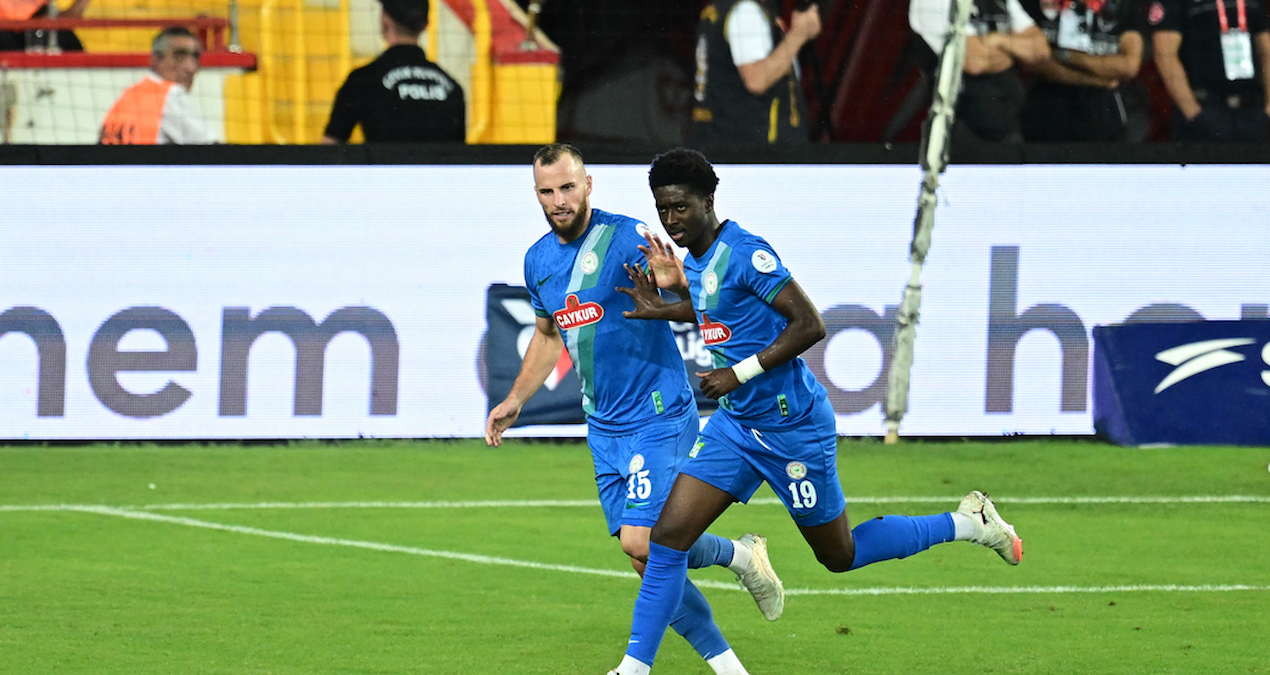 Rizəspor yeddi qollu oyunda qalib gəldi, baş məşqçi istefaya çağırıldı