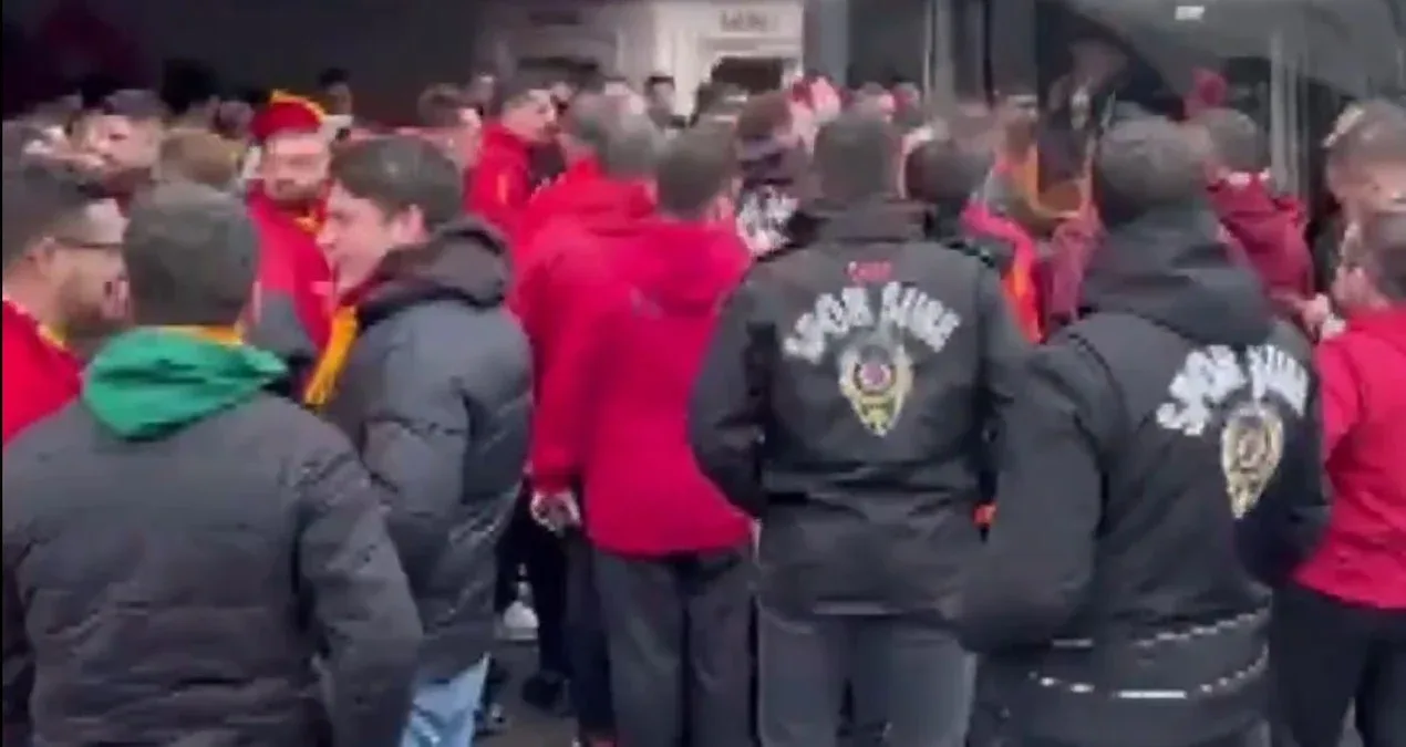 Qalatasaray azarkeşləri 30 avtobusla Kadıköyə getdi