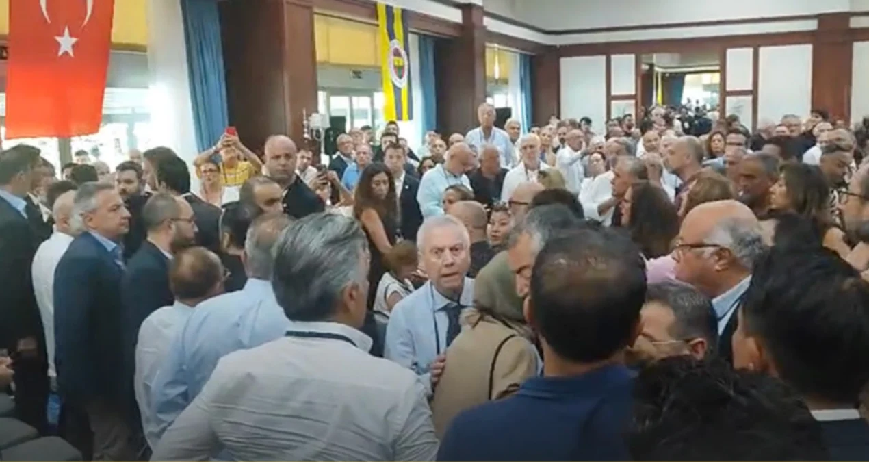 "Fənərbaxça Ali Divan Şurasında gərginlik yaşandı, iclasa fasilə verildi"