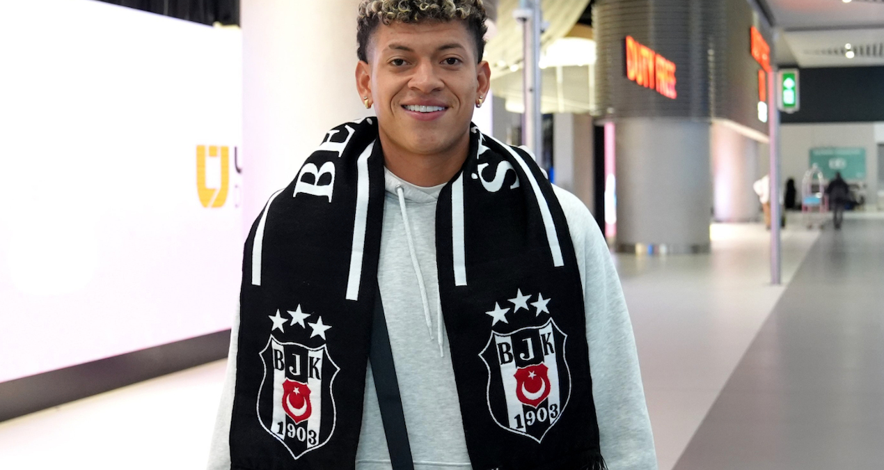 Beşiktaş oyunçu ilə yollarını ayırdı