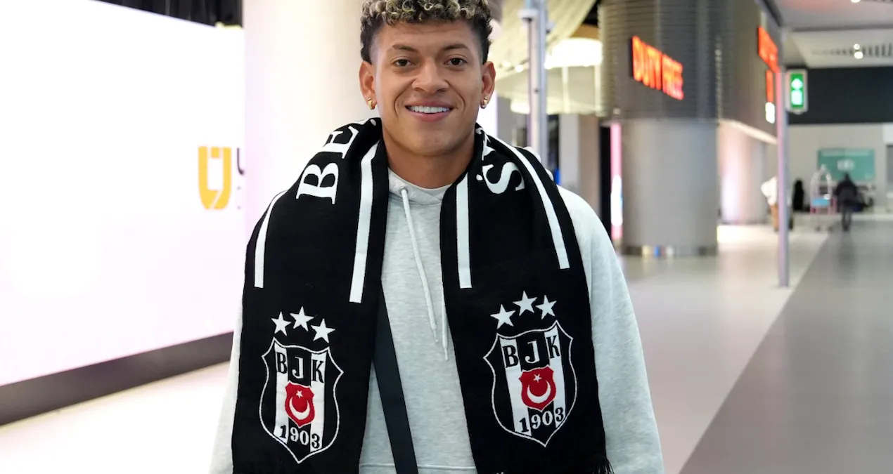 Beşiktaş oyunçu ilə yollarını ayırdı