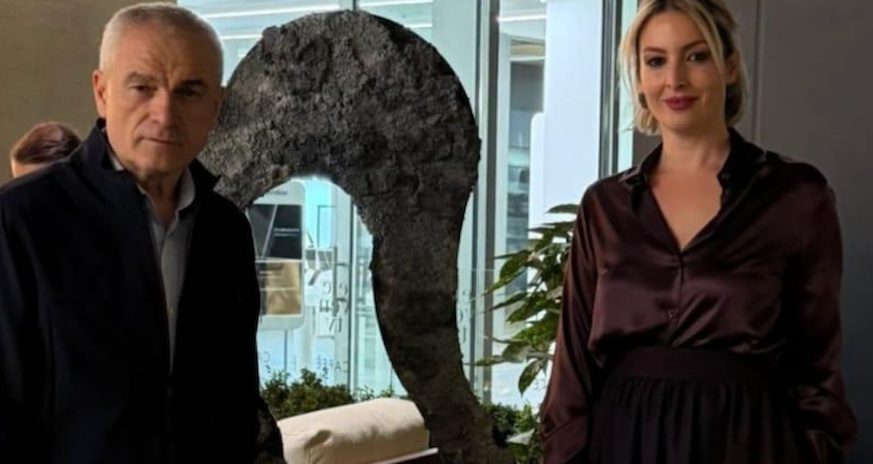 Rıza Çalımbayın qızı sərgi açdı