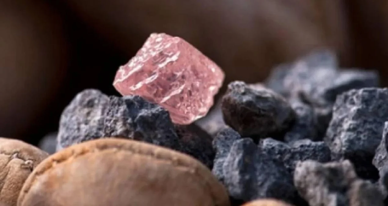 Almazdan üstün sərtliyə malik mineral tapıldı: Sənayedə inqilabi dəyişikliklər vəd edir