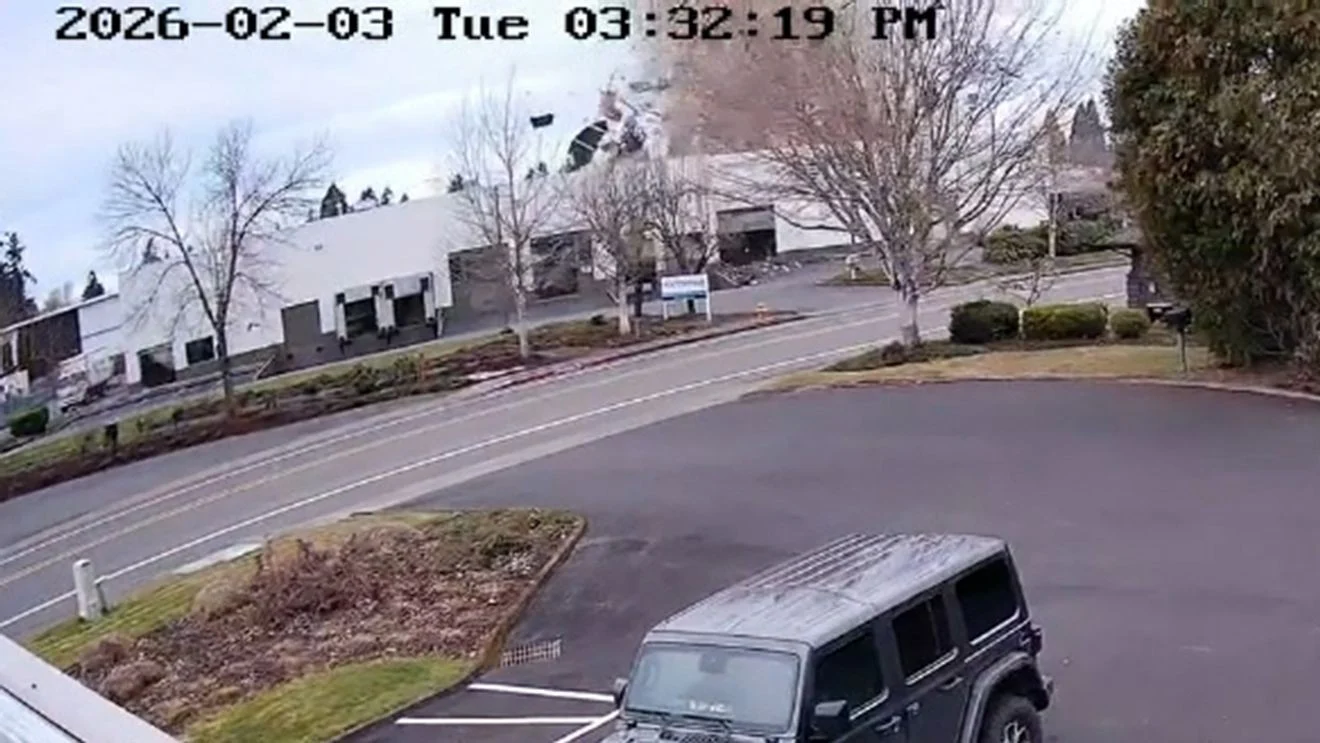 Kenbidə ticarət obyektində partlayış: bir yaralı var, əhali təxliyə olunur