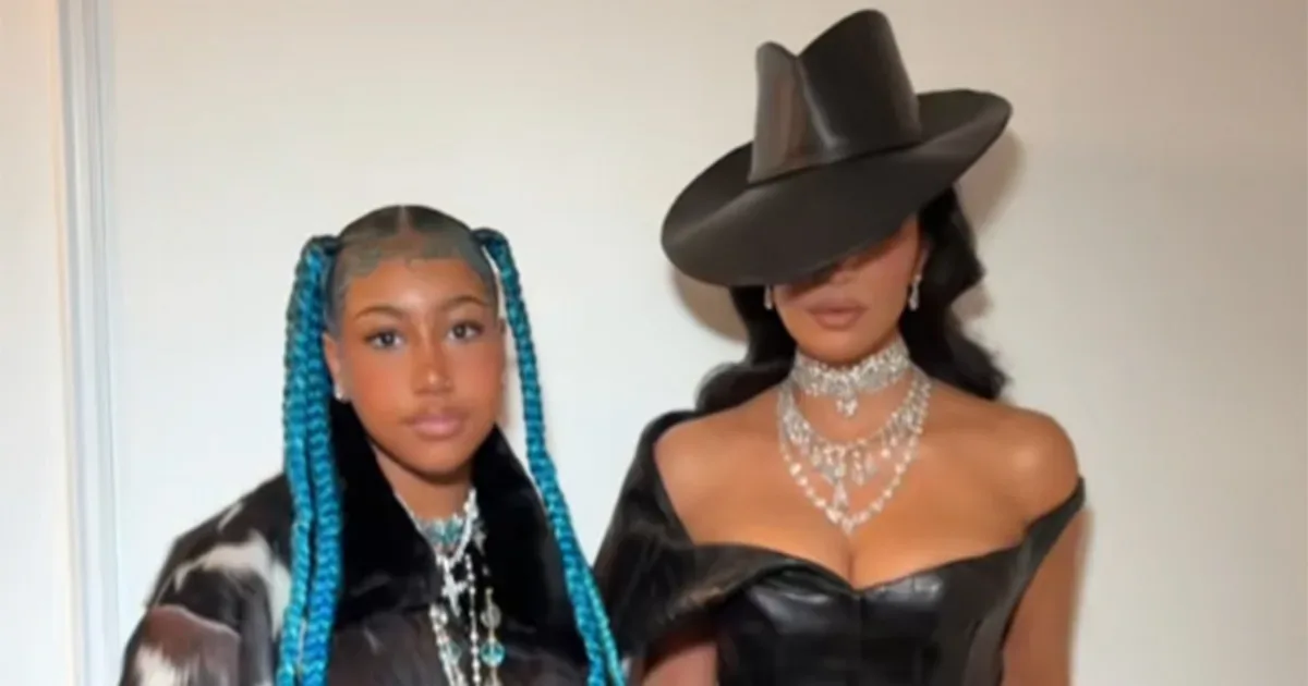 Nort Vest Kim Kardaşyanın Met Qala libaslarını tənqid etdi