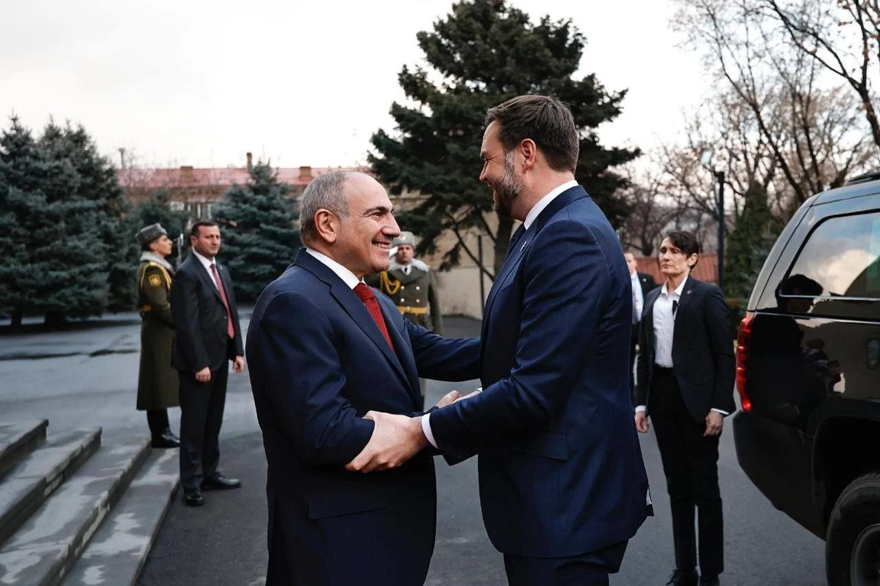 ABŞ Vitse-prezidenti Ermənistan memorialını ziyarət etdi