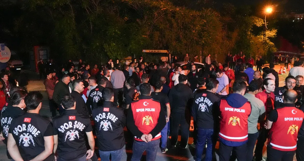 Super Liqa komandasında qarışıqlıq yaşanır, azarkeşlər bazaya axın edir