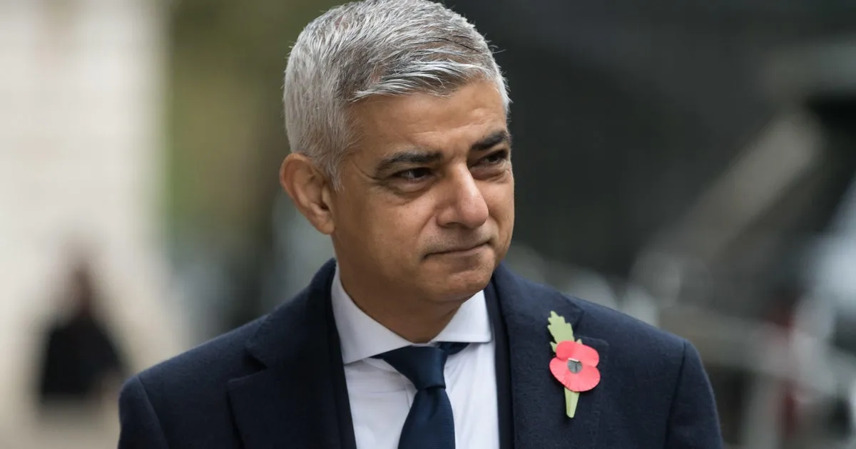 London meri Sadiq Xan Trampın şəriət iddialarını rədd etdi