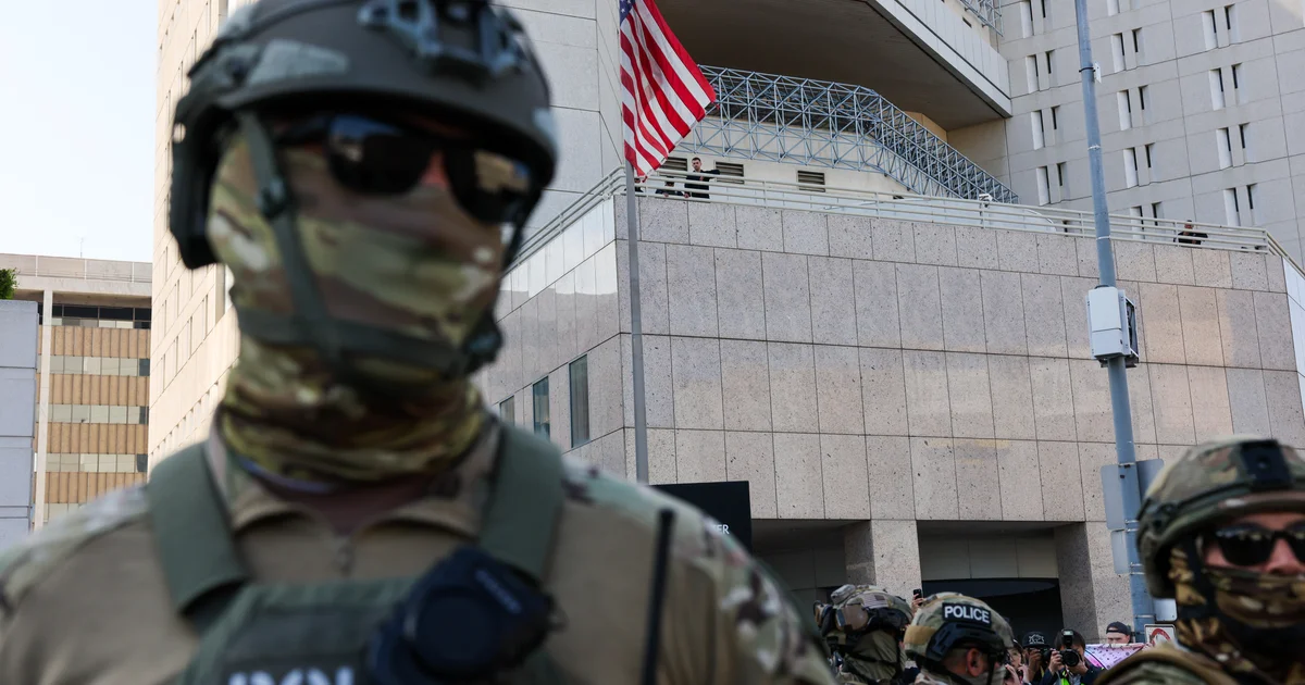 ABŞ məhkəməsi Kaliforniyada polislərə maska qadağasını ləğv etdi