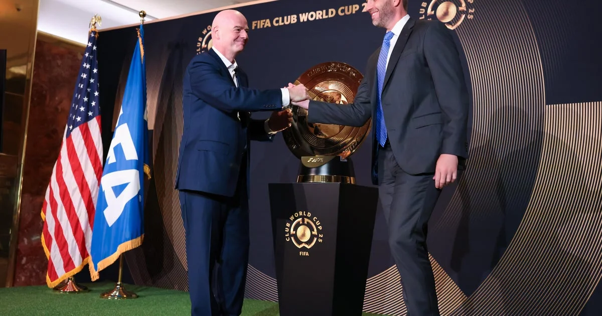 Tramp Qülləsində FIFA ofisi Futbol rəhbəri Trampla yaxınlaşır