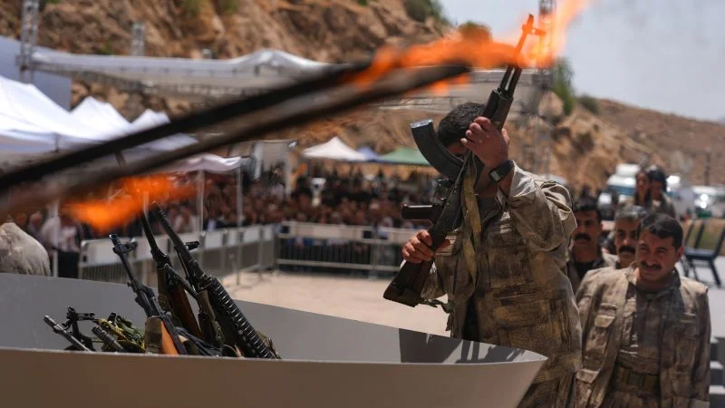 PKK silahları yandırır: Sülhə tarixi addım