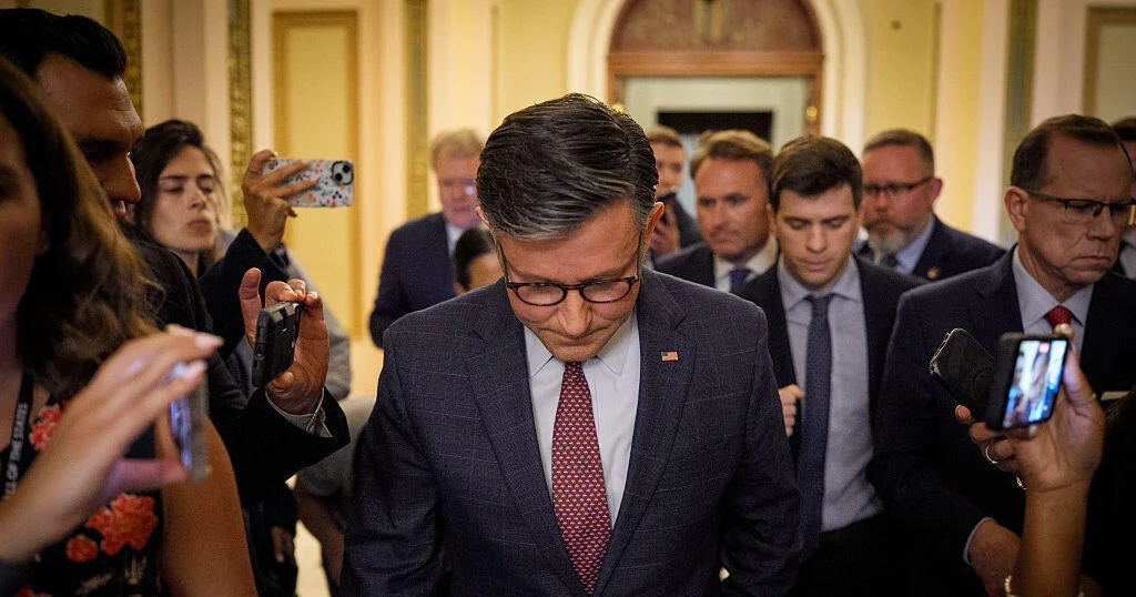 Conson Epşteyn sənədləri üçün səsvermə tələbi fonunda Nümayəndələr Palatasını erkən tərk etməyə göndərir