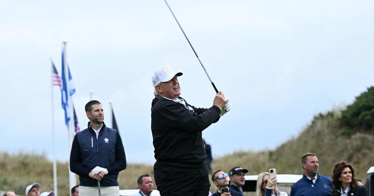 Trump Şotlandiyada yeni golf meydançasını açdı