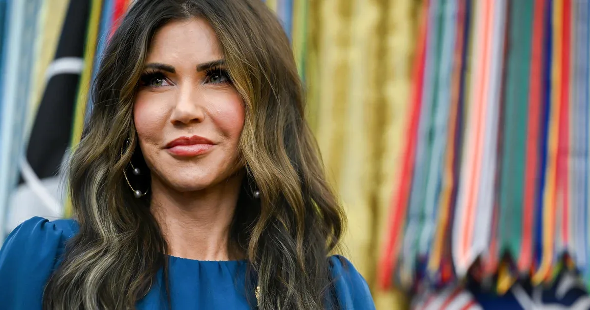 Noem Salvador vətəndaşlarını deportasiya edən uçuşları dayandırmadı