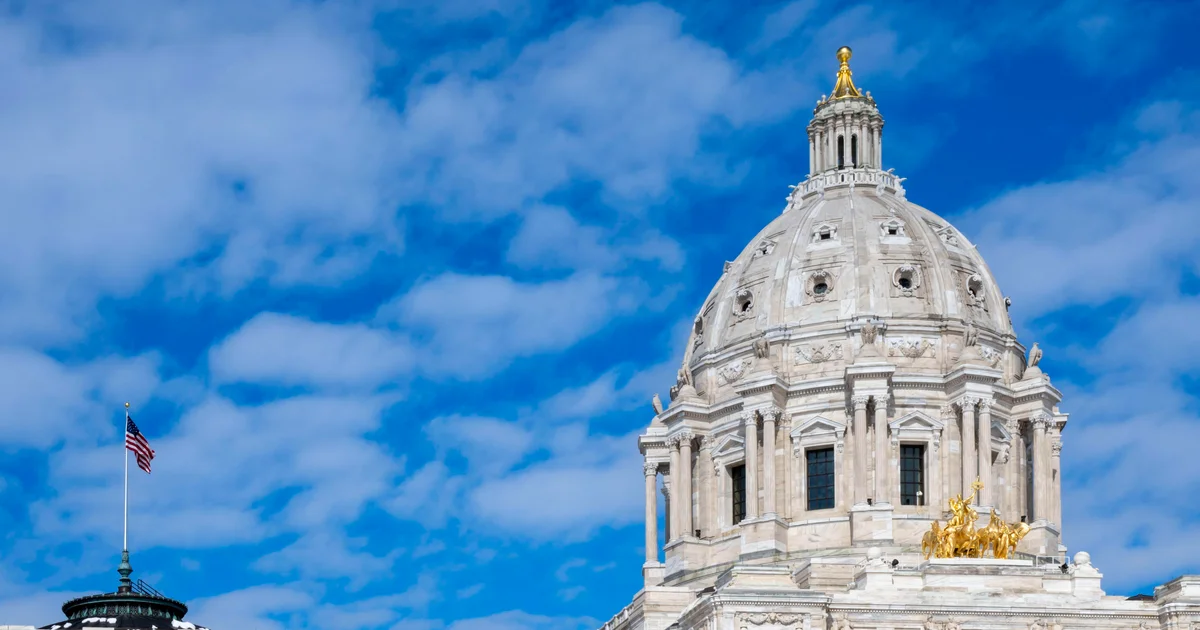 Trump Walza qarşı ittihamlar səsləndirib, Minnesota fırıldaq iddiaları gündəmdədir